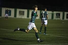 Adrián Pica con el CD Guijuelo en la temporada 2021/2022.