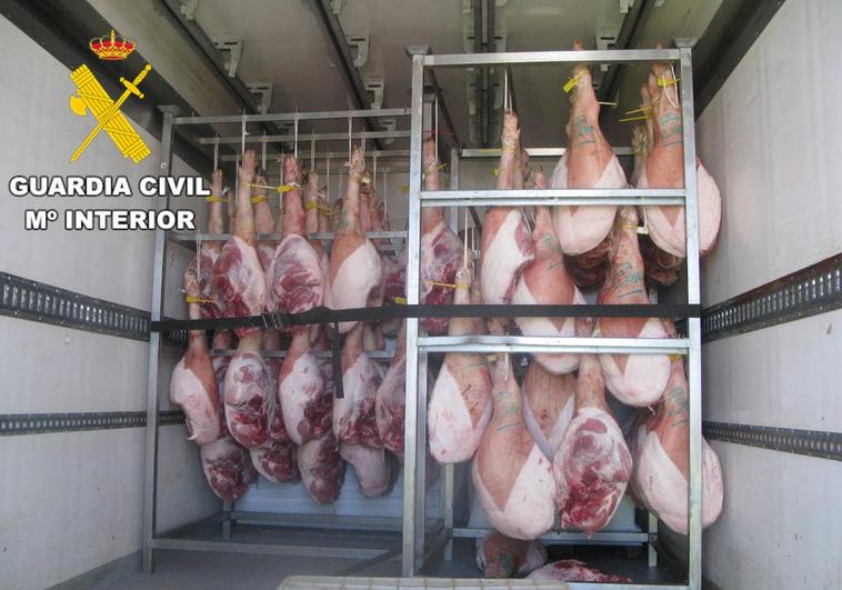 La Guardia Civil inmoviliza en Salamanca 4.348 kilos de carne al perder la cadena del frío
