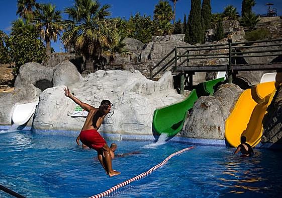 Las piscinas con toboganes de Salamanca y las más cercanas a la capital charra