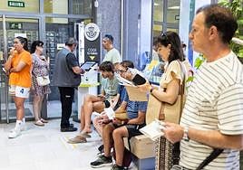Correos cerrará más tarde sus puertas para garantizar la votación del 23J