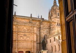 La fachada histórica de la Universidad de Salamanca.