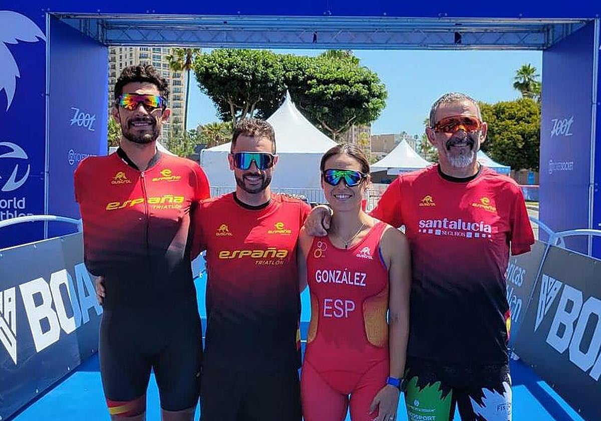 Álex Sánchez Palomero, primero por la izquierda, en la Copa del Mundo de Long Beach.