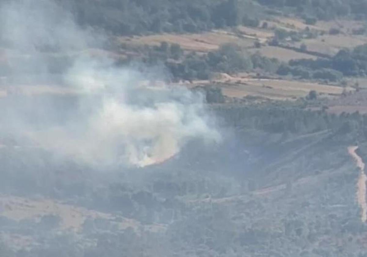 Extinguido el incendio forestal intencionado de Serradilla del Llano