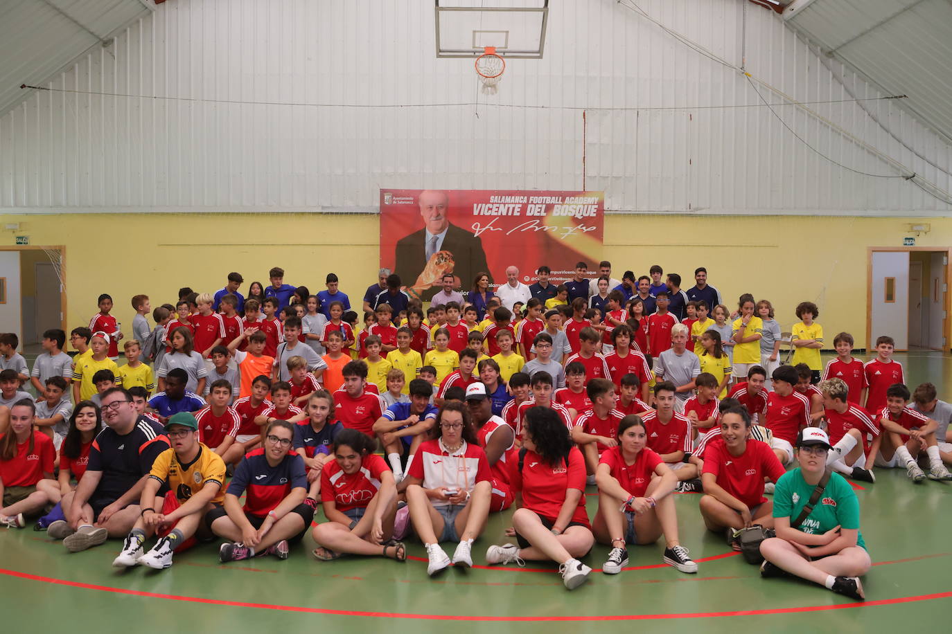 Vicente del Bosque visita su campus en Salamanca