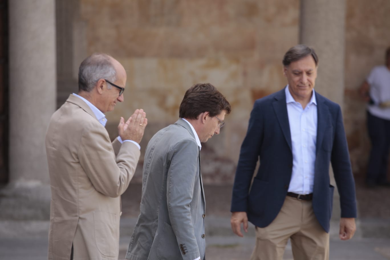 Almeida visita Salamanca y apuesta por su comunicación ferroviaria con Madrid