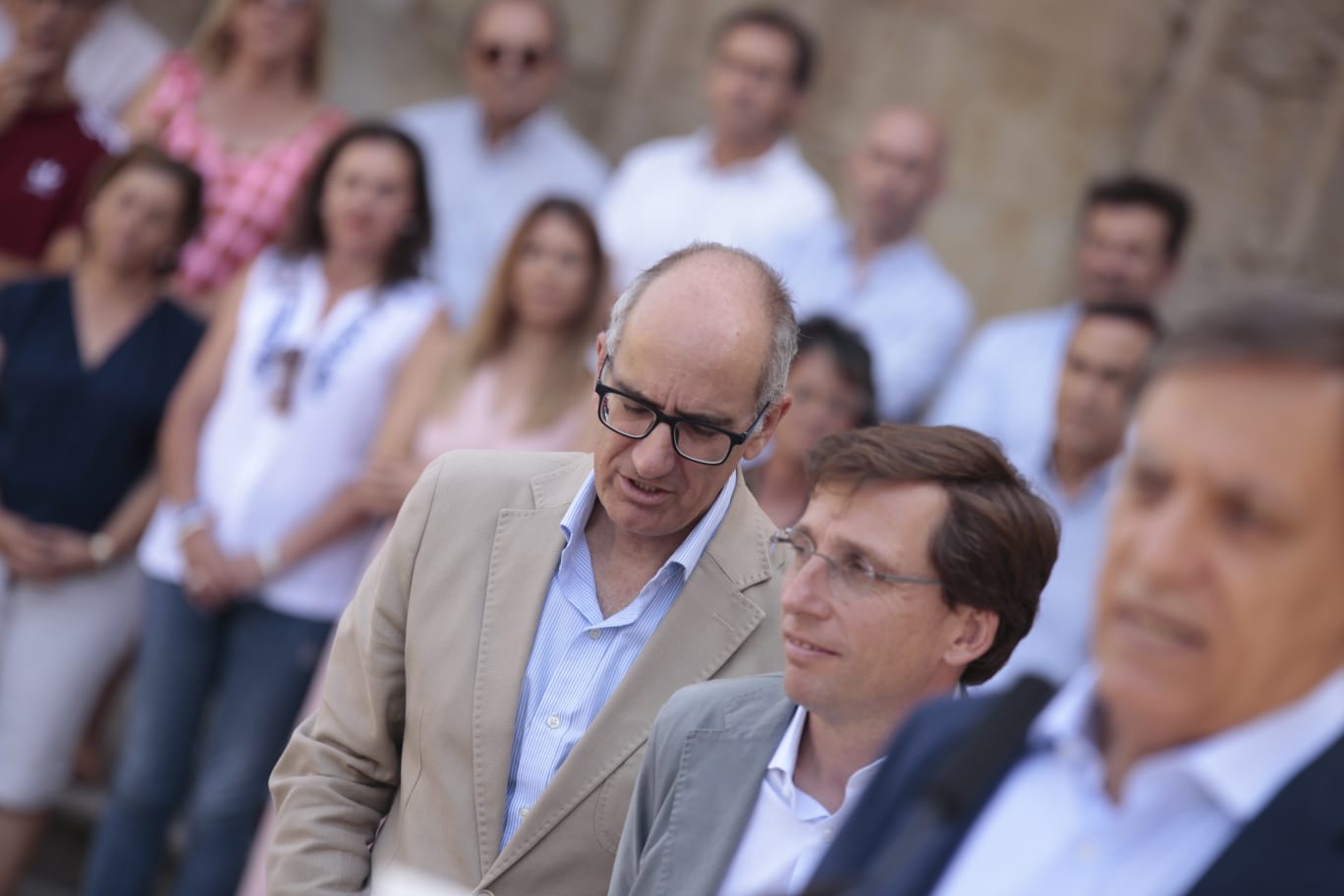 Almeida visita Salamanca y apuesta por su comunicación ferroviaria con Madrid