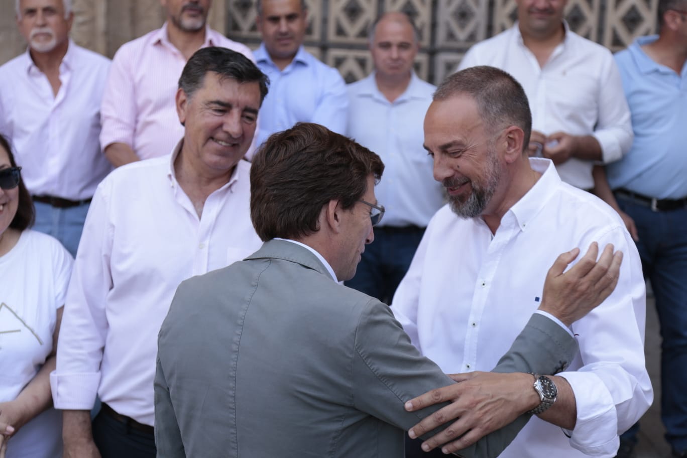 Almeida visita Salamanca y apuesta por su comunicación ferroviaria con Madrid