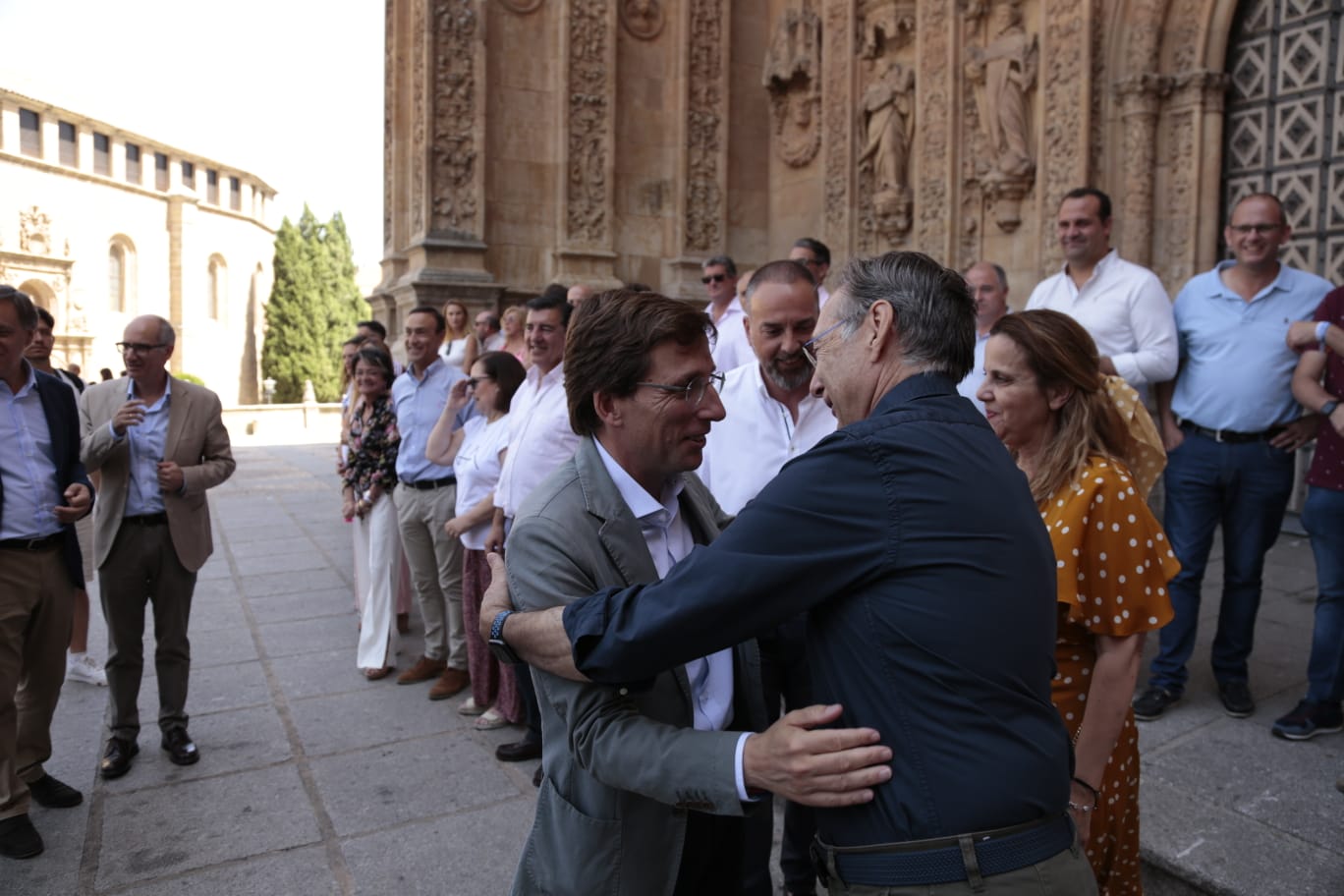 Almeida visita Salamanca y apuesta por su comunicación ferroviaria con Madrid