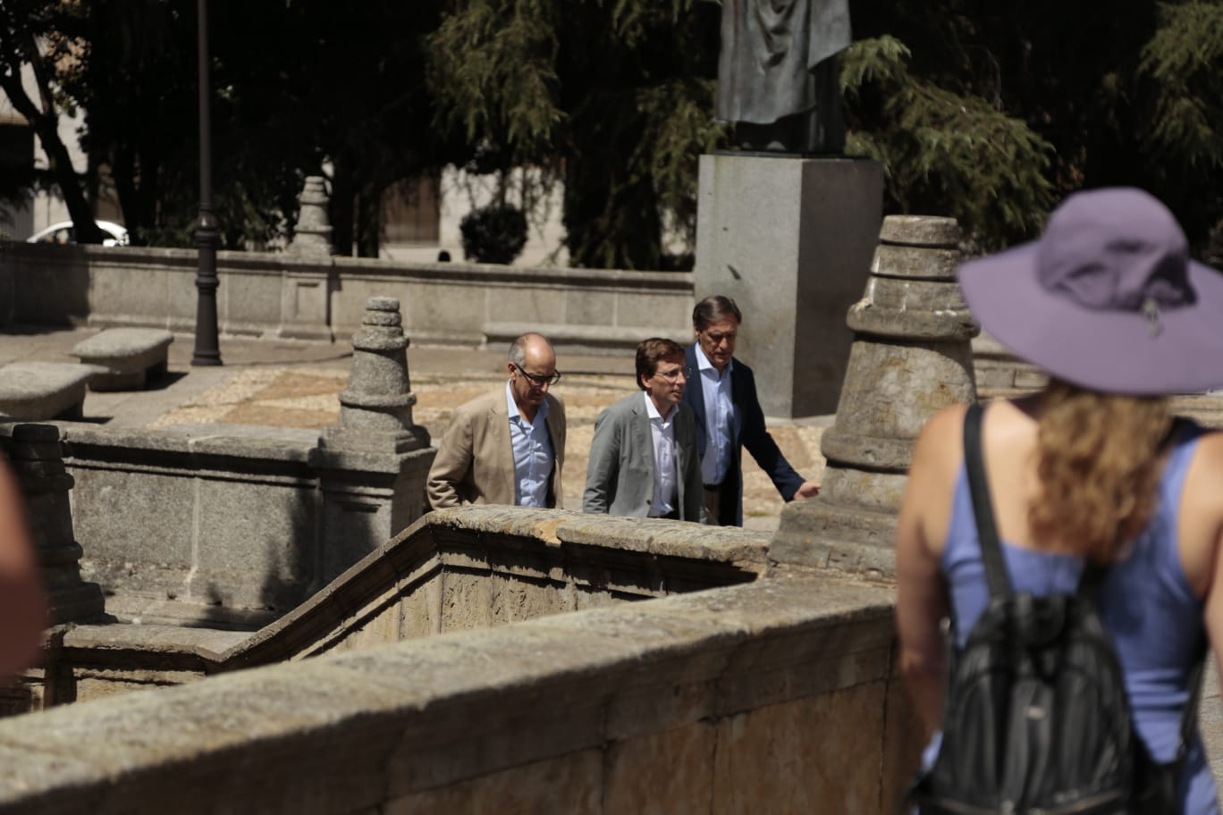 Almeida visita Salamanca y apuesta por su comunicación ferroviaria con Madrid