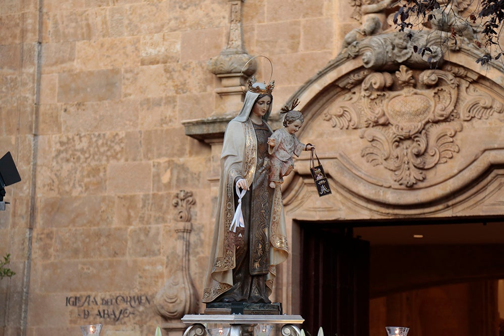 Devoción por la Virgen del Carmen junto al río