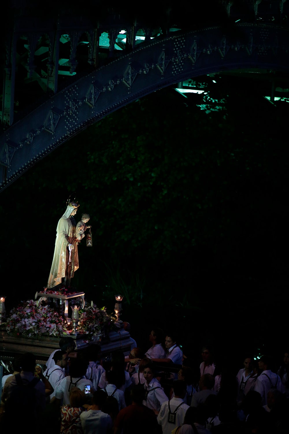 Devoción por la Virgen del Carmen junto al río
