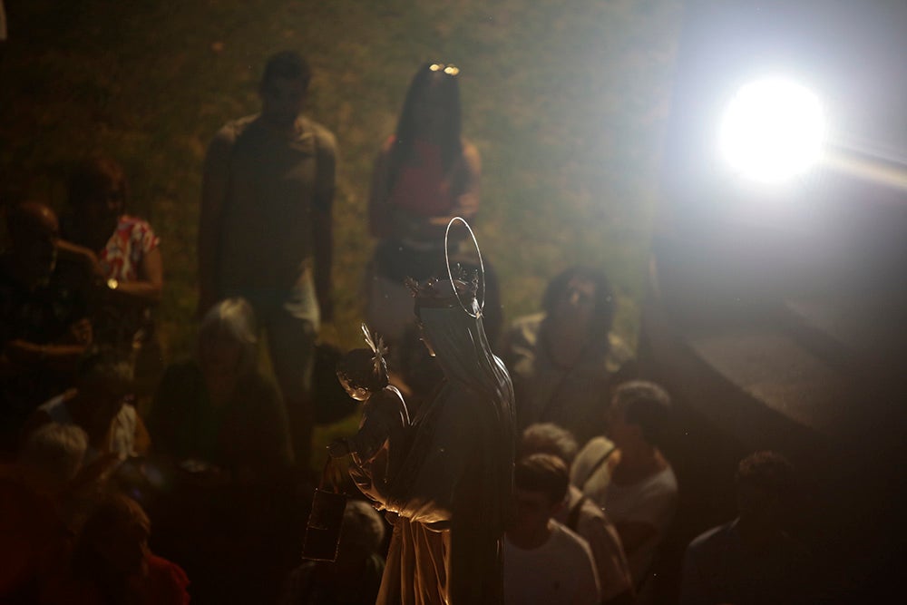 Devoción por la Virgen del Carmen junto al río