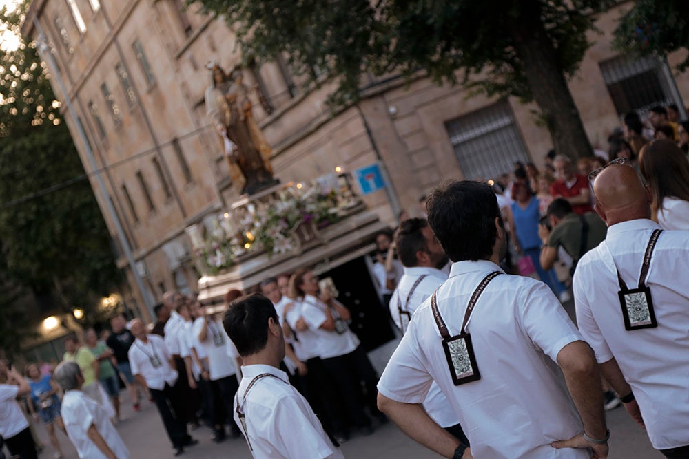 Devoción por la Virgen del Carmen junto al río