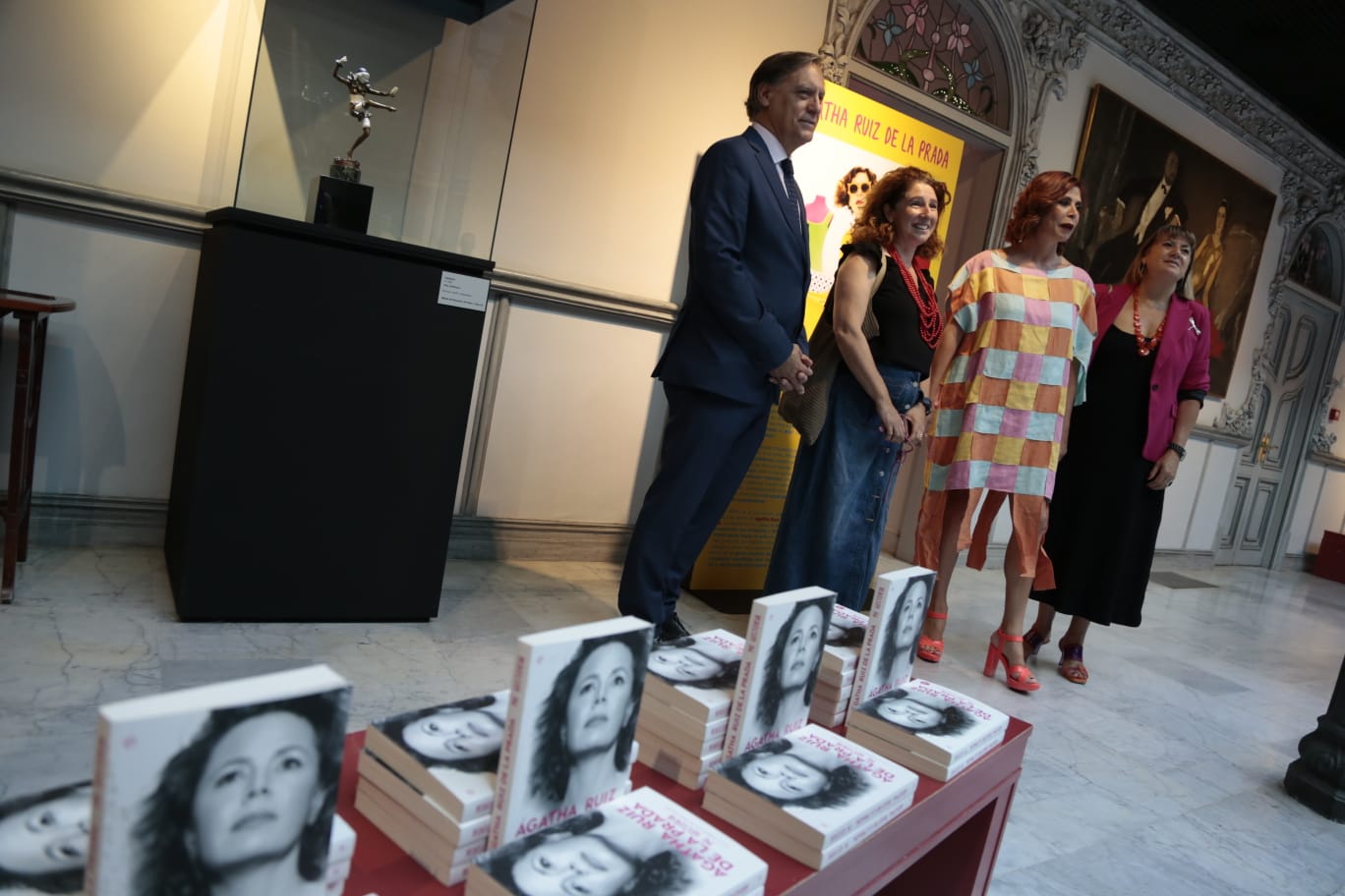 Ágatha Ruiz de la Prada presenta sus memorias en la Casa Lis