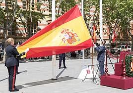 Izado de la bandera realizada en La Rioja en 2022.