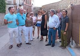 Los cabeza de lista al Congreso y al Senado, David Serrada y Elena Diego, junto con el alcalde de Ciudad Rodrigo y otras autoridades.