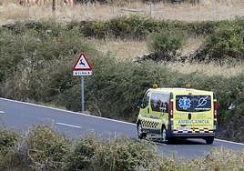 Herida una joven de 22 años tras salirse de la vía en Cabrillas