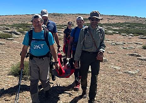 Imagen secundaria 1 - La batida de UCAS de Arrate y voluntarios expertos en busca del montañero no da resultado