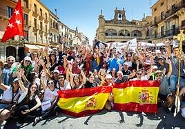 Cientos de jóvenes atraviesan Ciudad Rodrigo camino a la JMJ.