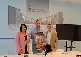 De izda. a dcha. la concejala de Cultura, Silvia González; David Mingo, alcalde de Santa Marta, y el secretario territorial de la Junta, Fernando Díaz.