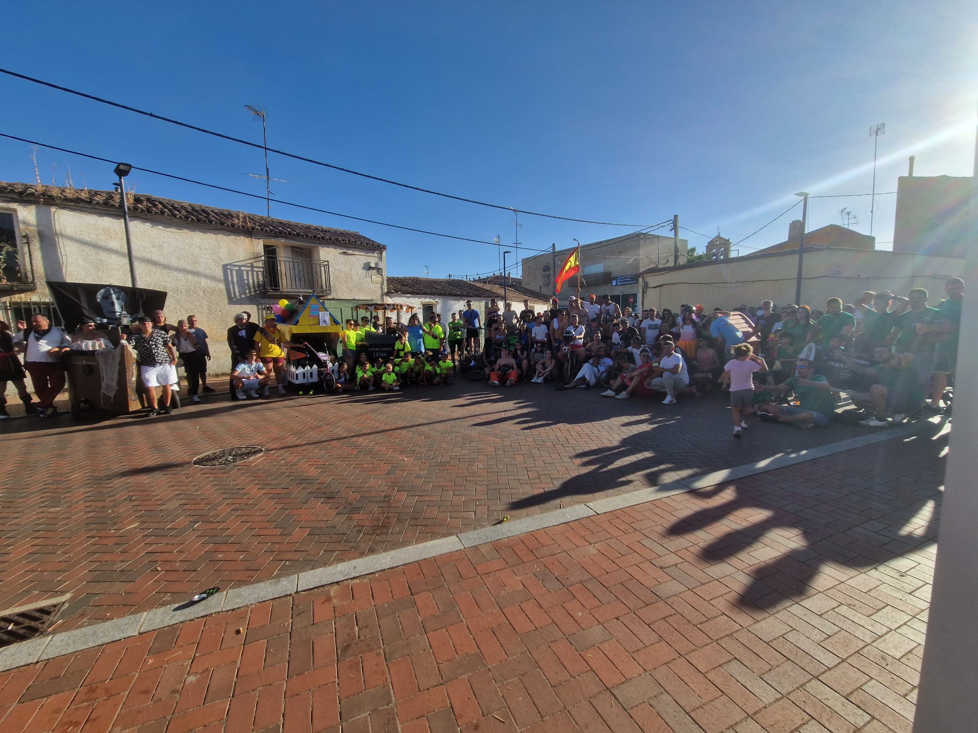 Doñinos de Salamanca llena las calles de color en honor a Santo Domingo de Guzman