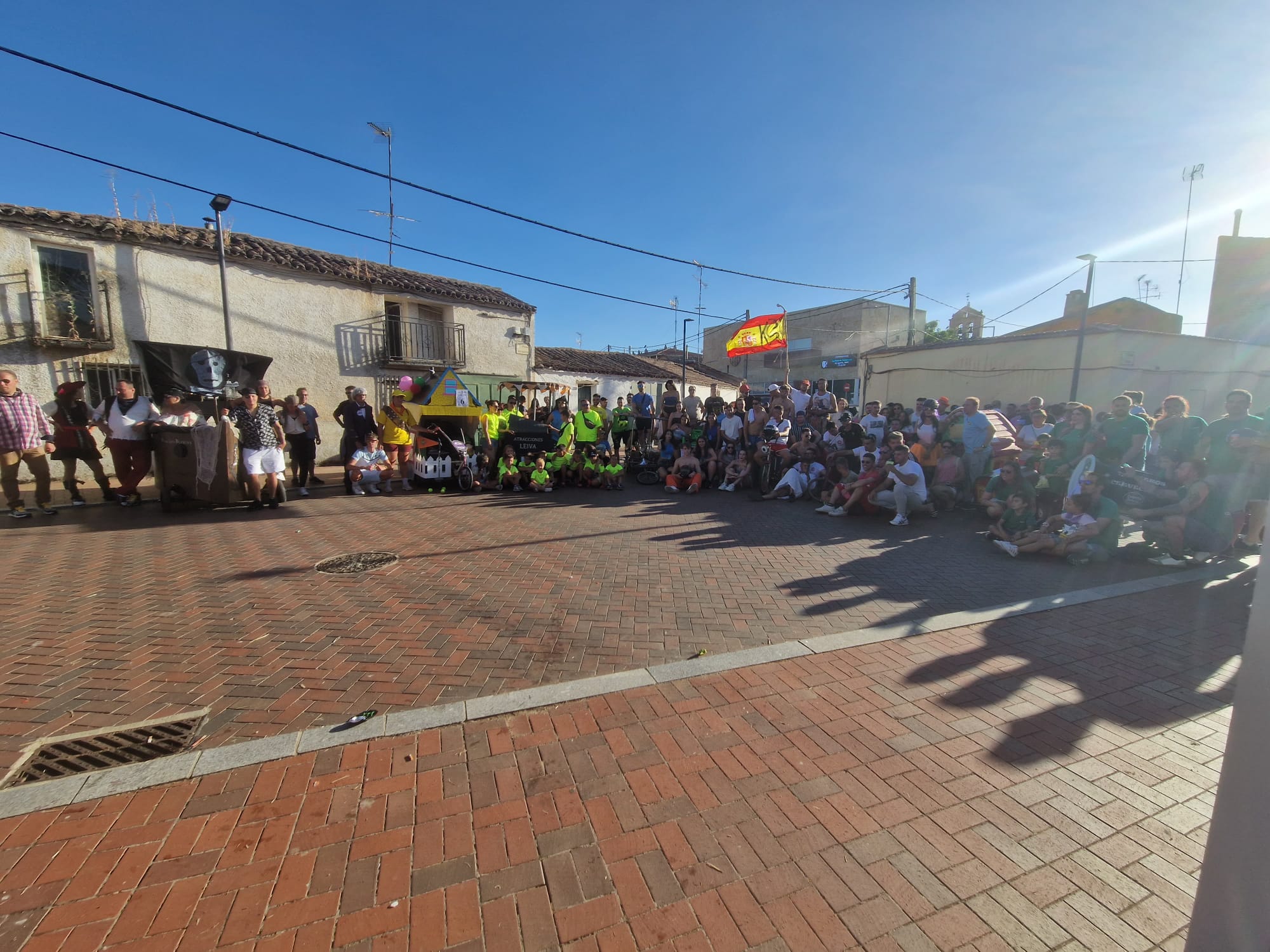 Doñinos de Salamanca llena las calles de color en honor a Santo Domingo de Guzman