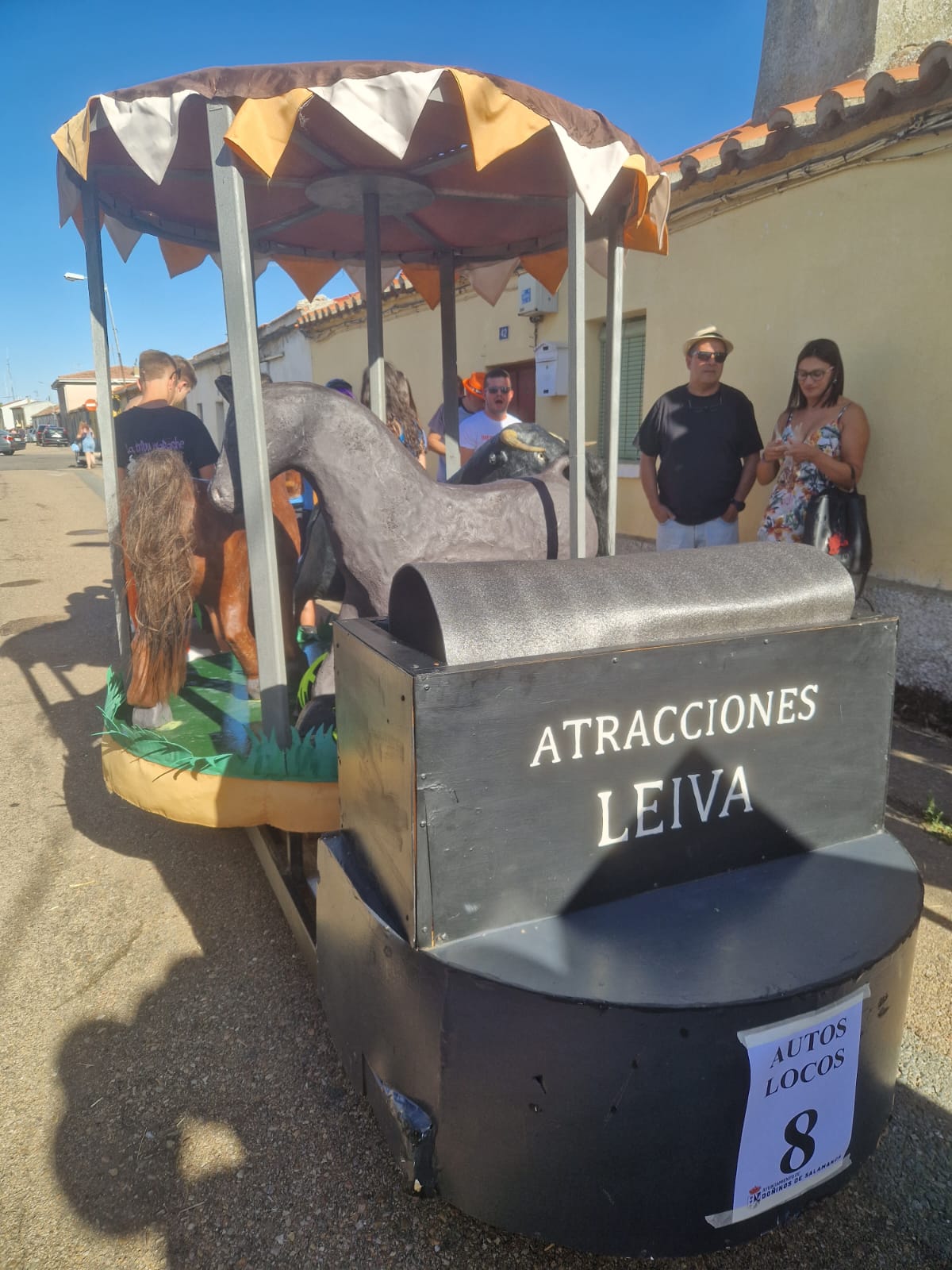 Doñinos de Salamanca llena las calles de color en honor a Santo Domingo de Guzman