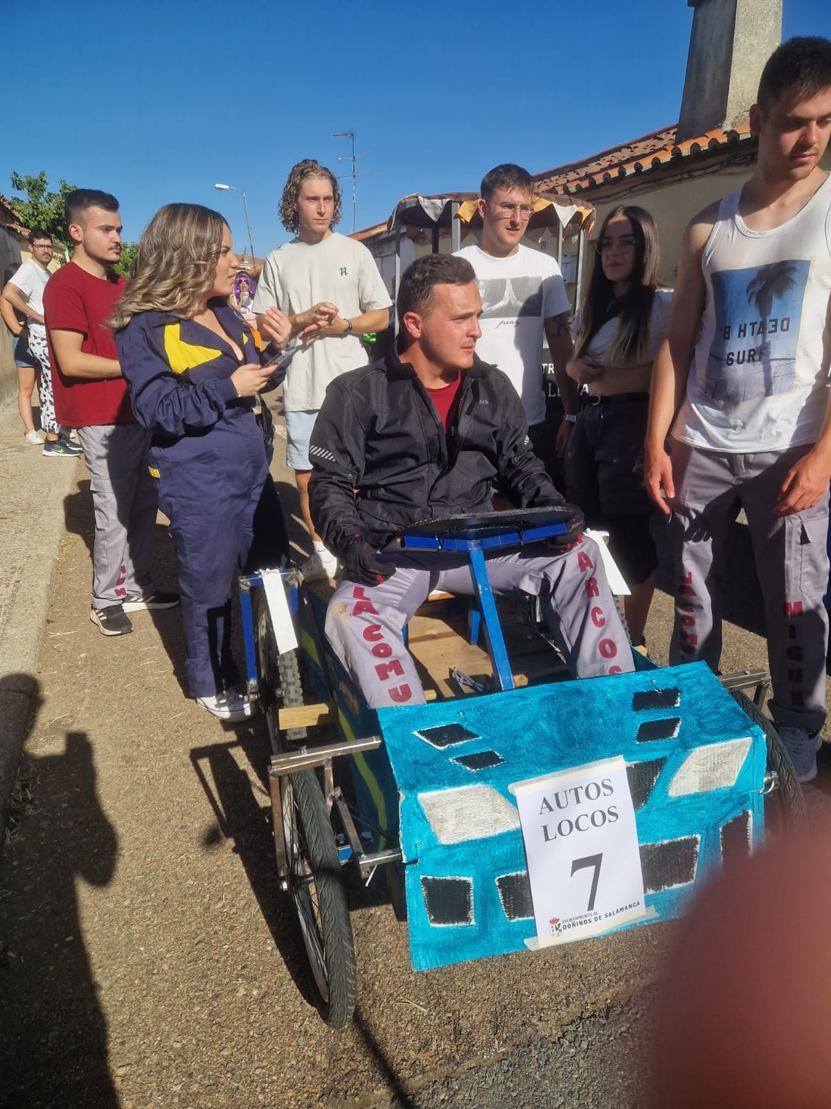 Doñinos de Salamanca llena las calles de color en honor a Santo Domingo de Guzman