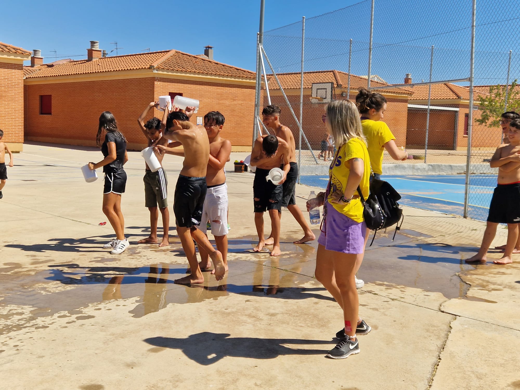 Carretones, paella y una gymkana protagonizan el domingo de fiestas en Doñinos