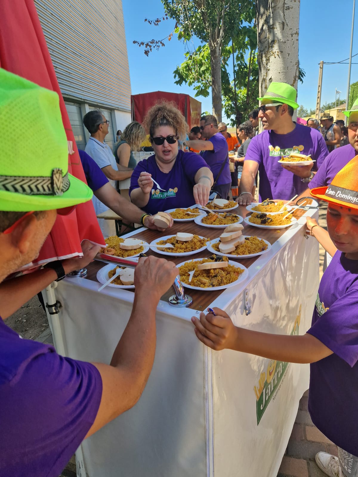 Carretones, paella y una gymkana protagonizan el domingo de fiestas en Doñinos