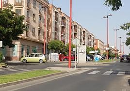Calle principal de Santa Marta, donde los precios de la vivienda son ya superiores a os de varios barrios de Salamanca capital.