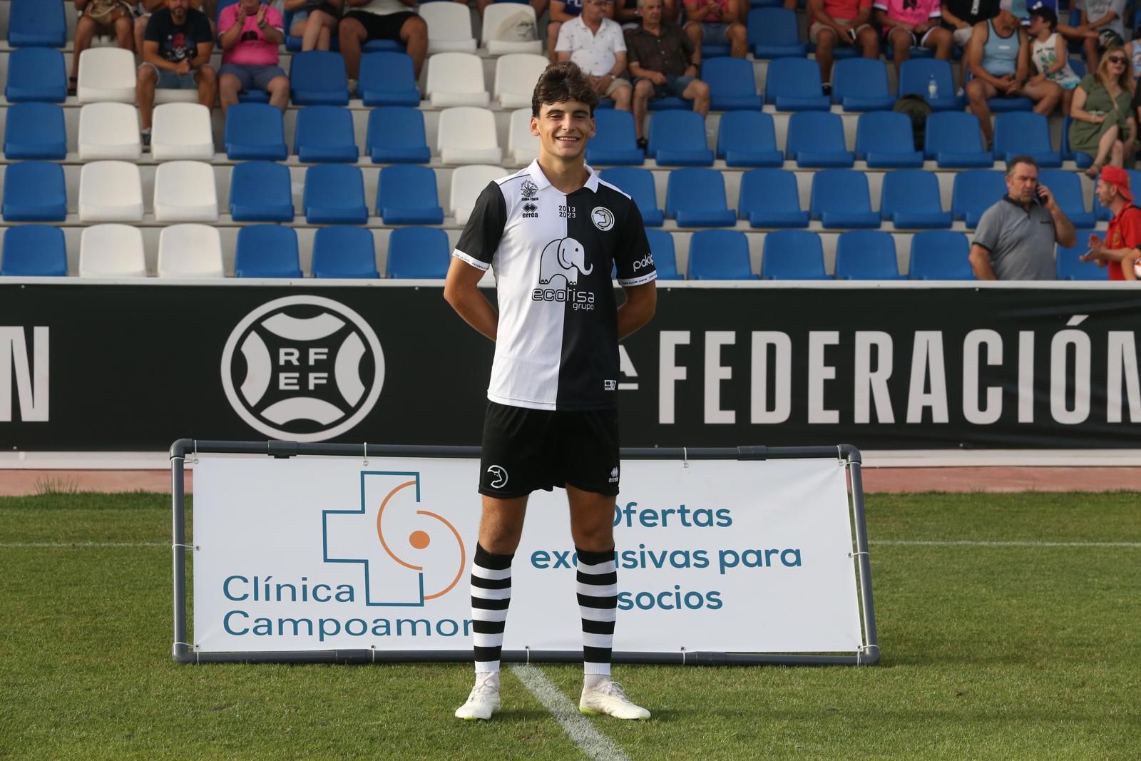 Unionistas vence en el Memorial UDS y presenta a la plantilla ante su afición