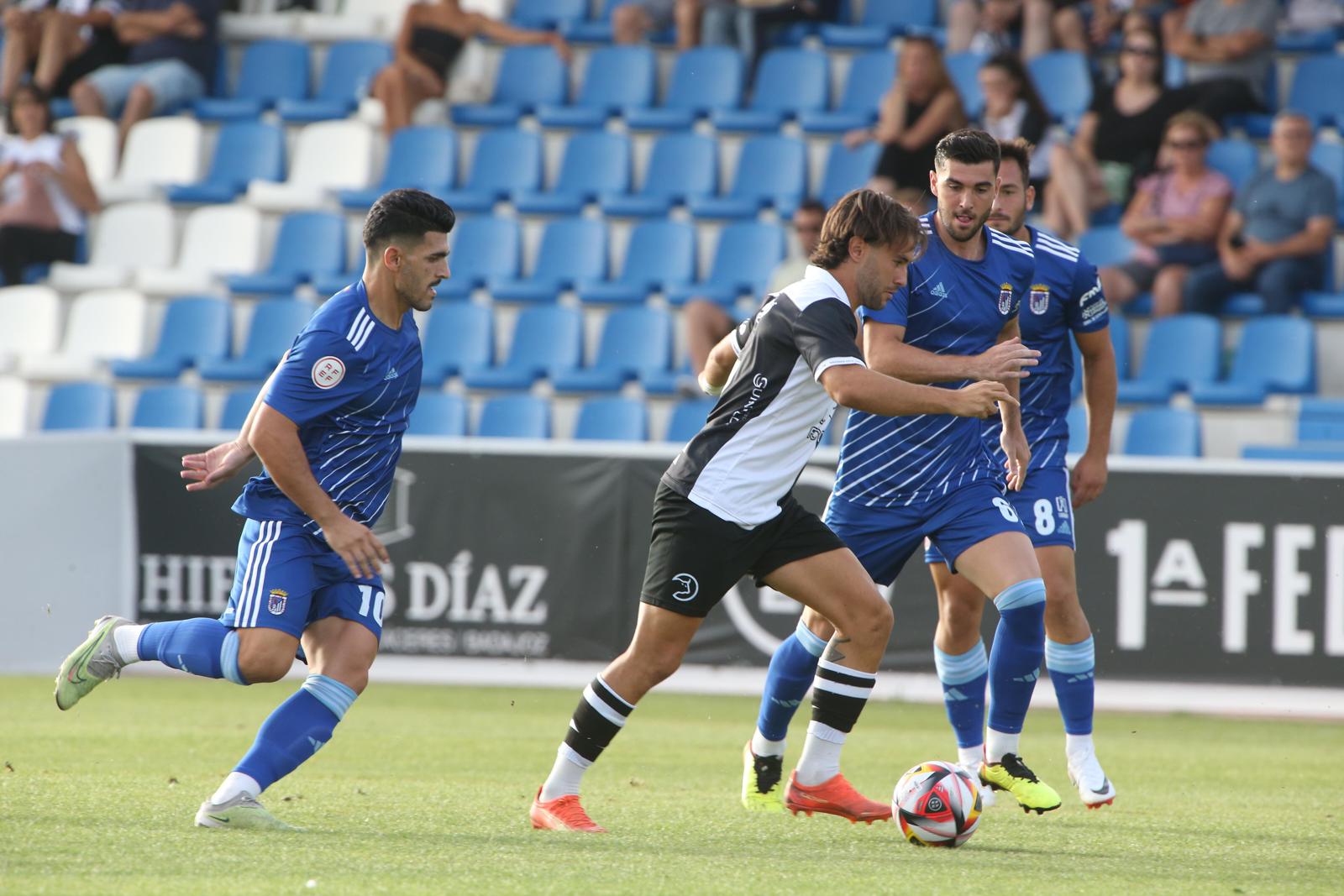 Unionistas vence en el Memorial UDS y presenta a la plantilla ante su afición