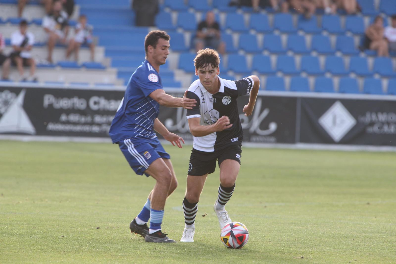 Unionistas vence en el Memorial UDS y presenta a la plantilla ante su afición