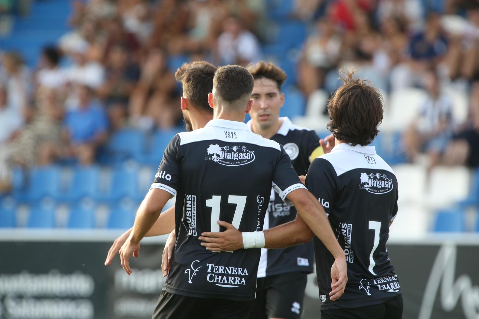 Unionistas vence en el Memorial UDS y presenta a la plantilla ante su afición