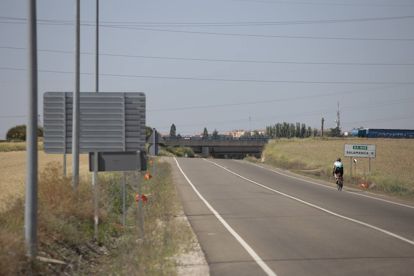 Cuando las cunetas se convierten en un vertedero