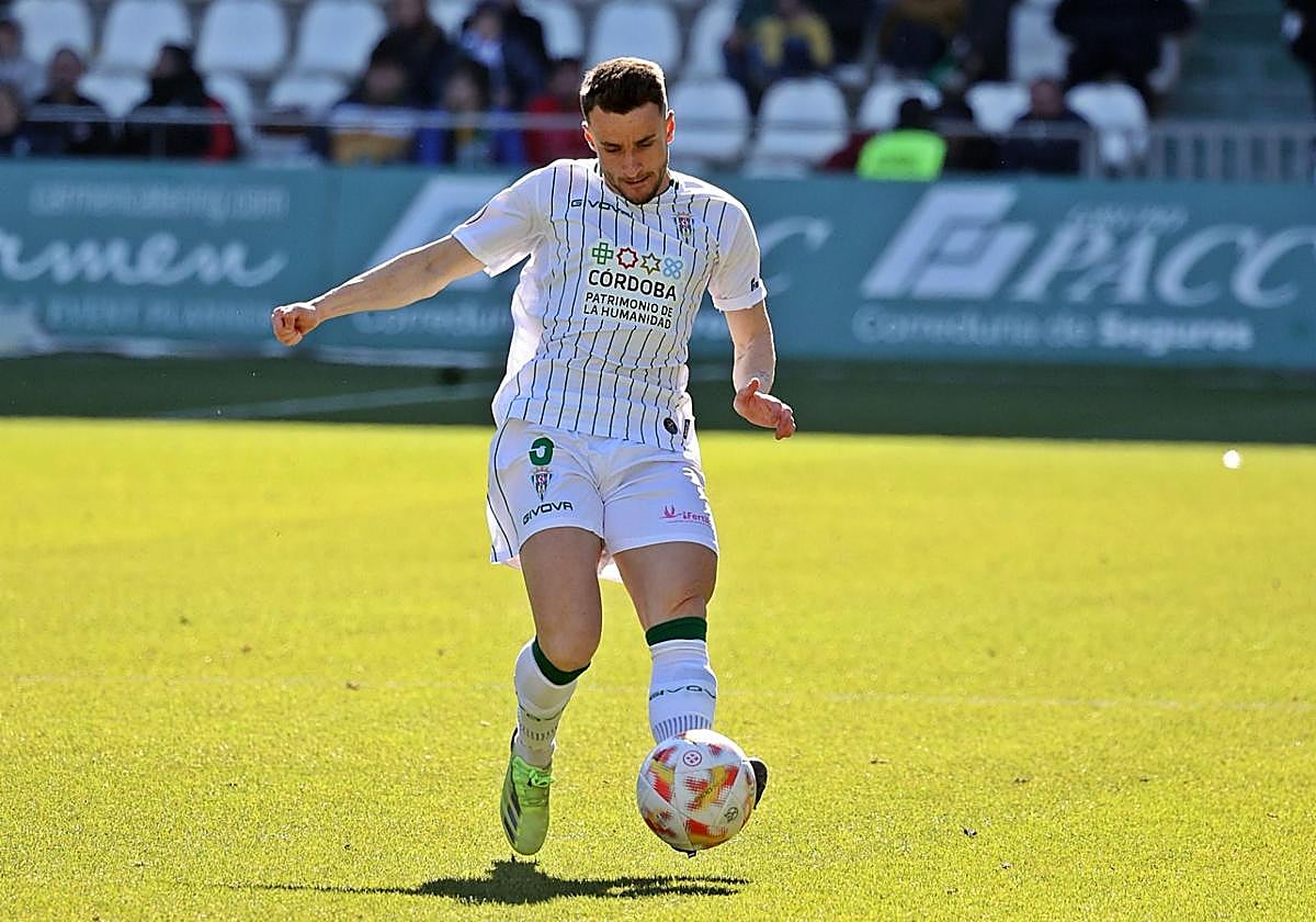 Ekaitz Jiménez, con la camiseta del Córdoba.