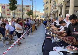 Los cortadores, en plena faena.