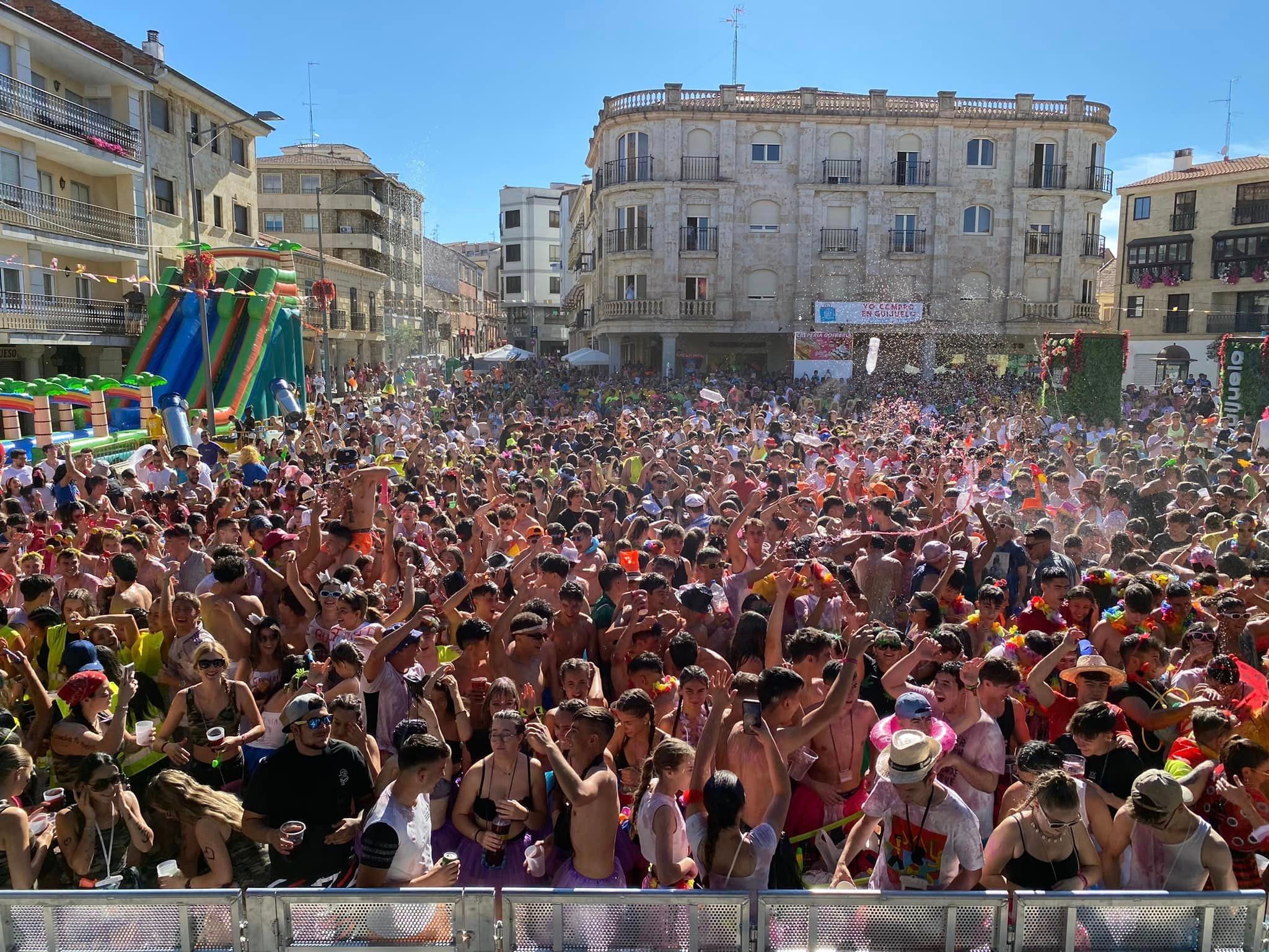 Guijuelo estalla en fiestas con el chupinazo