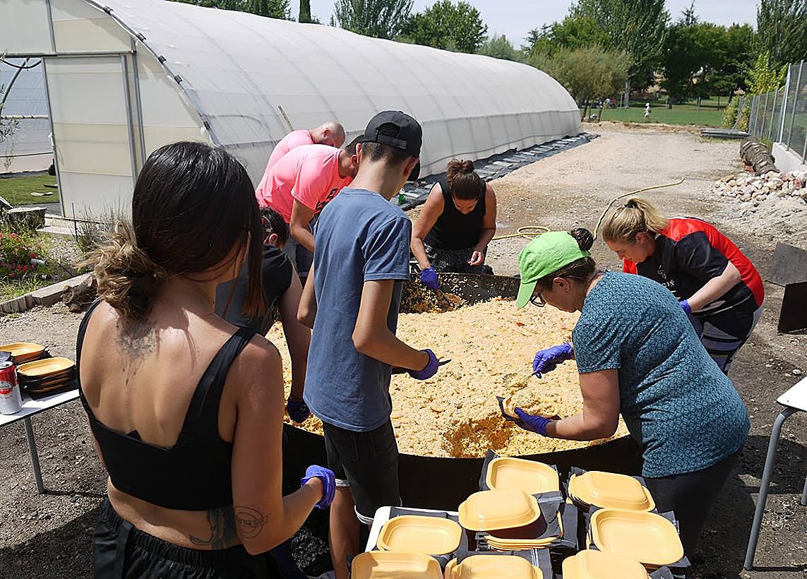 Paella popular en Carbajosa a la espera del día de San Roque