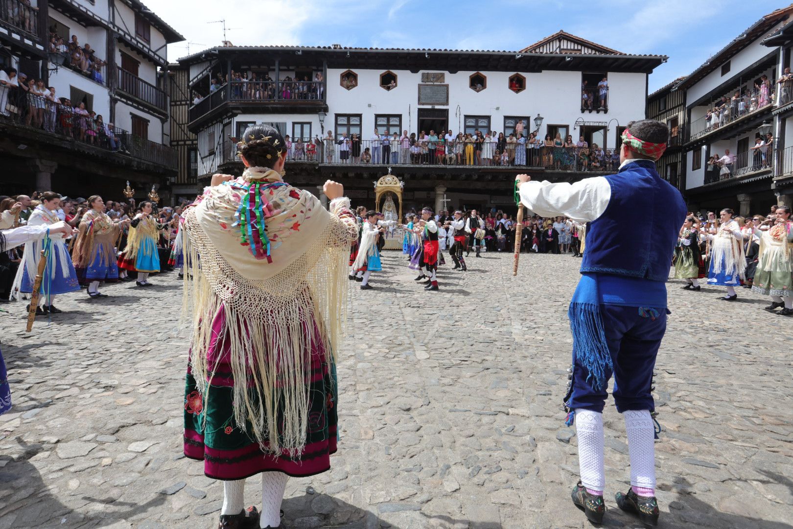 Un alberca abarrotada revive la tradición del Diagosto