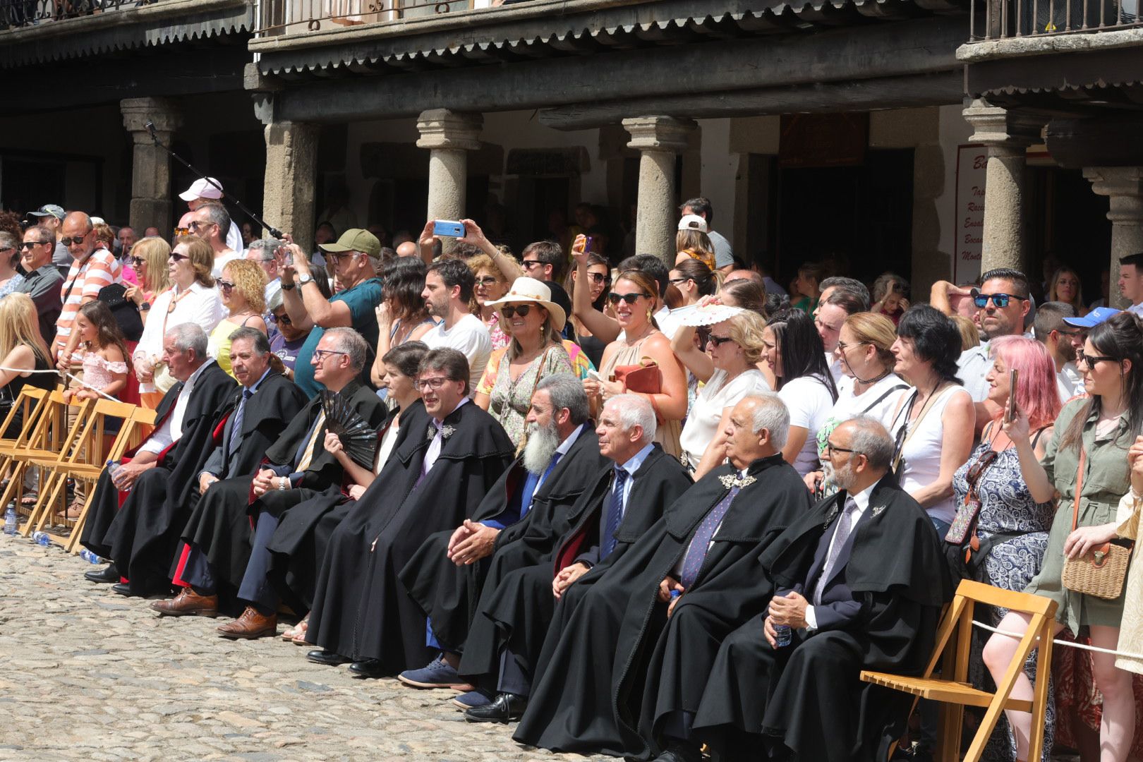 Un alberca abarrotada revive la tradición del Diagosto