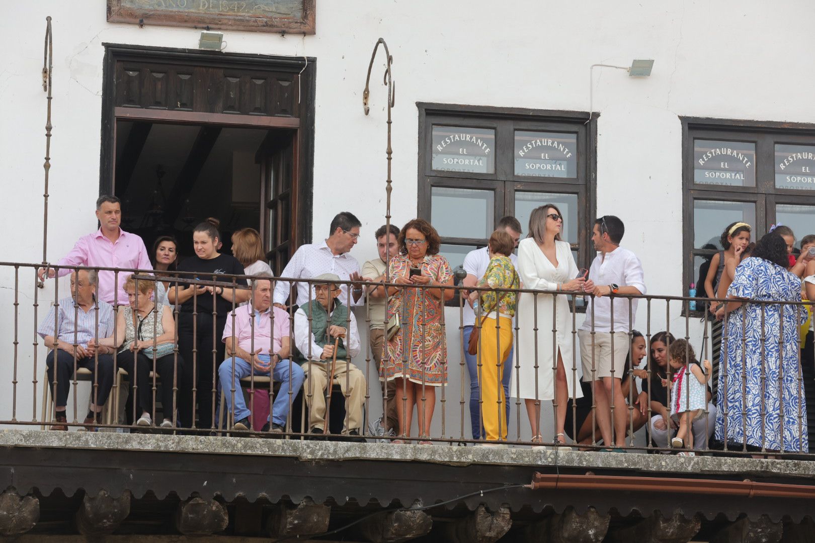 Un alberca abarrotada revive la tradición del Diagosto