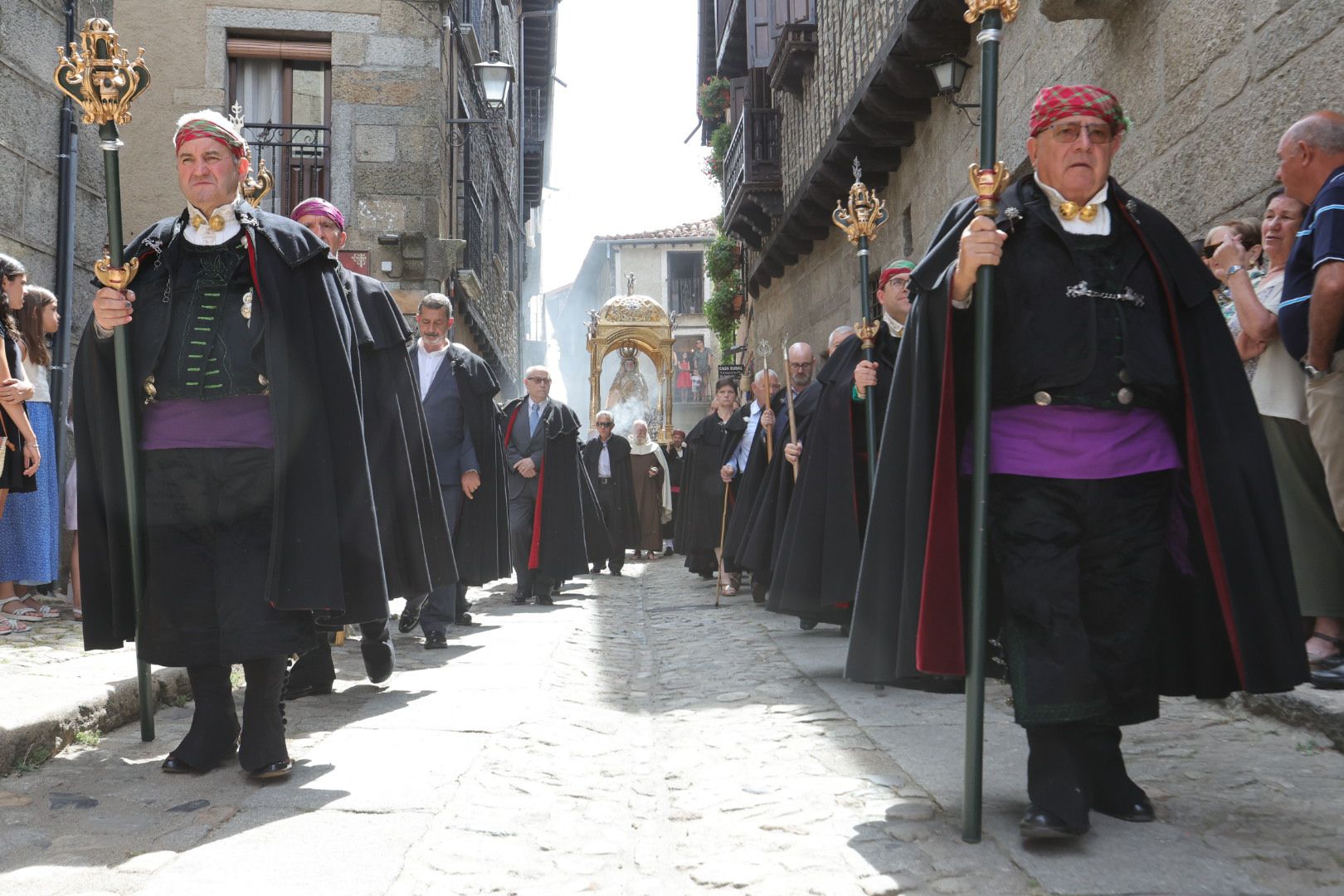 Un alberca abarrotada revive la tradición del Diagosto