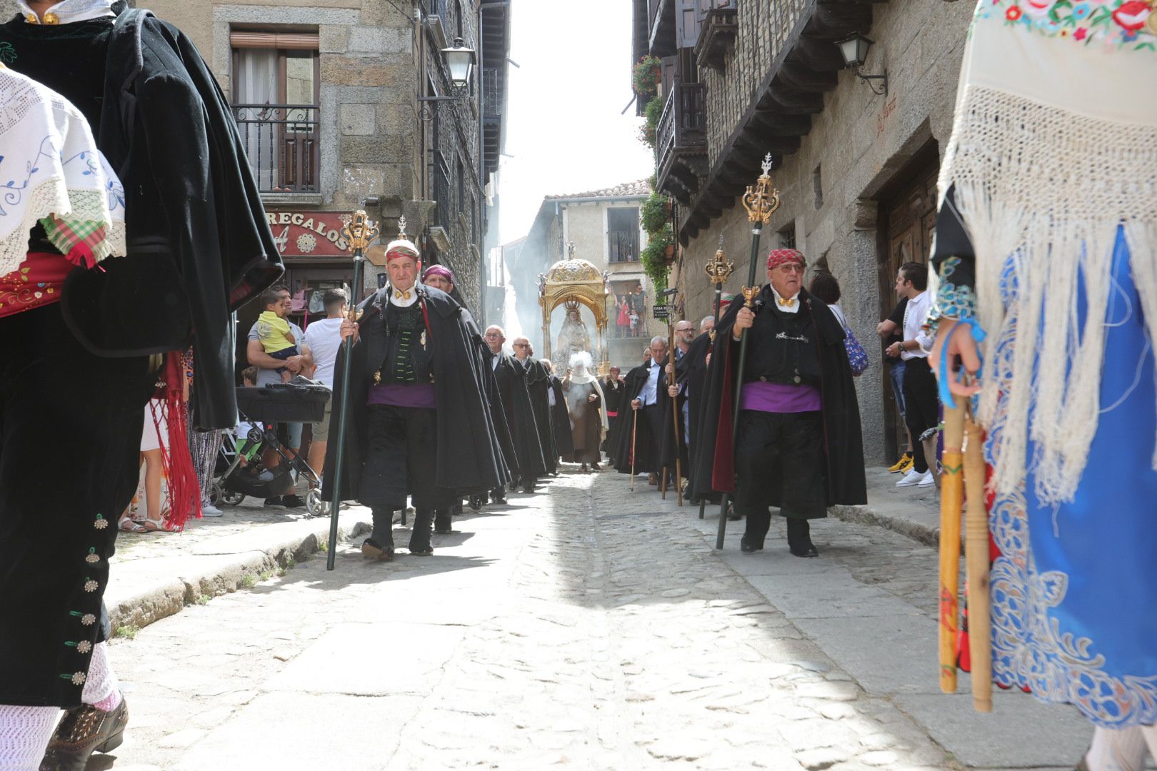 Un alberca abarrotada revive la tradición del Diagosto