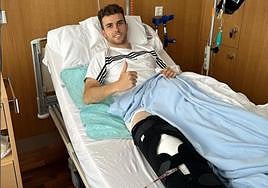 Sergio López, tras ser operado.