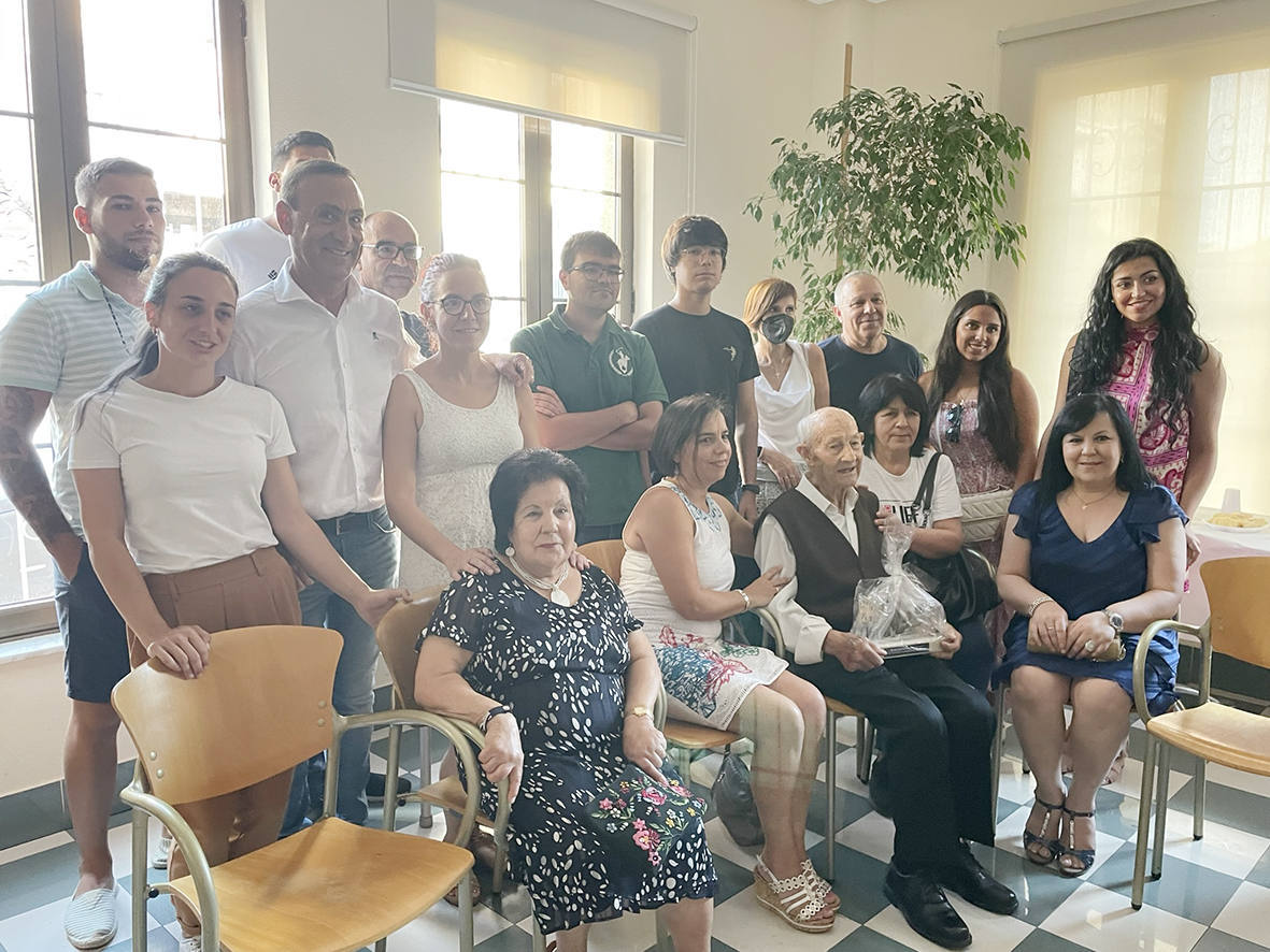 Homenaje a los mayores en el penúltimo día de las fiestas de Carbajosa