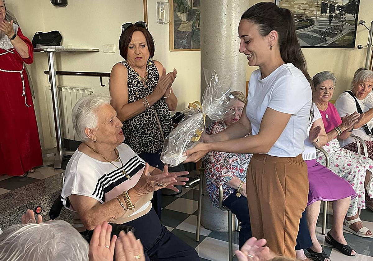 Homenaje a los mayores en el penúltimo día de las fiestas de Carbajosa