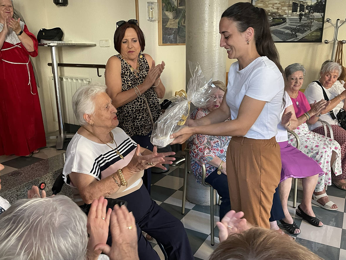 Homenaje a los mayores en el penúltimo día de las fiestas de Carbajosa
