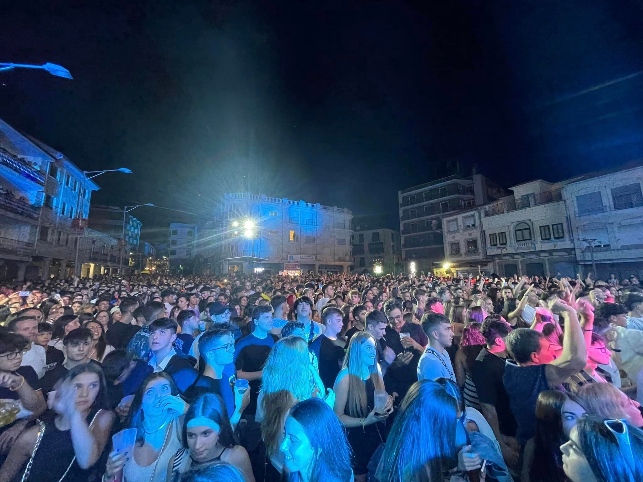 La orquesta Panorama vuelve a llenar y triunfar en Guijuelo